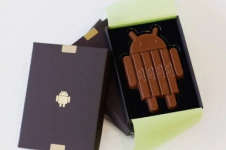 
	Android KitKat: cada edi&ccedil;&atilde;o vem com uma anima&ccedil;&atilde;o baseada no nome do sistema operacional, que, no caso, faz refer&ecirc;ncias claras ao chocolate KitKat
 (Reprodução)
