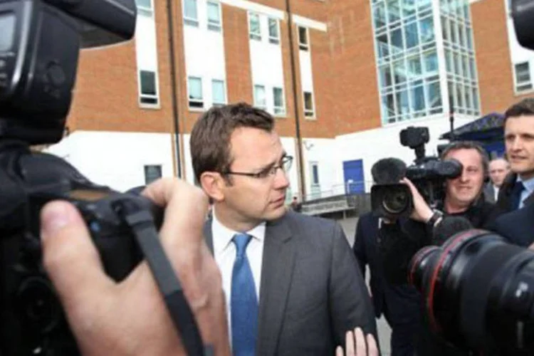 Coulson já havia sido detido em 2011 por envolvimento no caso das escutas ilegais em celulares de celebridades, dois dias antes da extinção do tabloide "News of the World" (AFP)