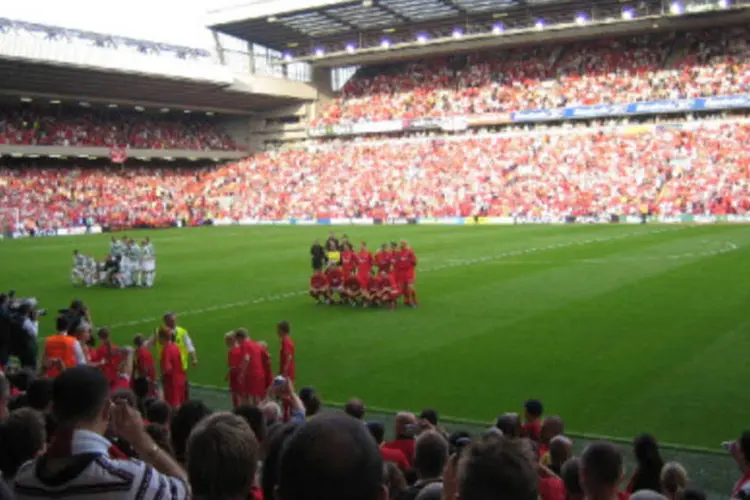 O estádio de Anfield, sede do Liverpool, clube cinco vezes campeão europeu (Wikimedia Commons/Jon Grimshaw/Divulgação)