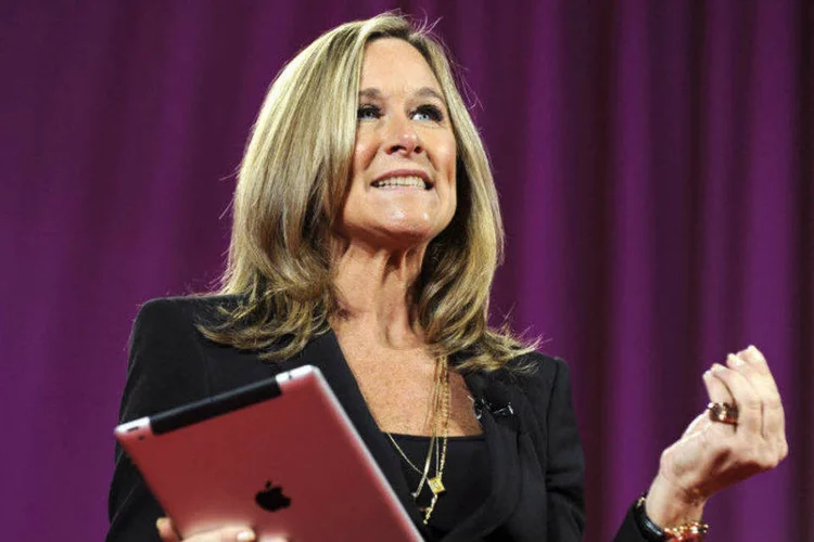 Angela Ahrendts, vice-presidente sênior de lojas on-line e varejistas da Apple (Peter Foley/Bloomberg)