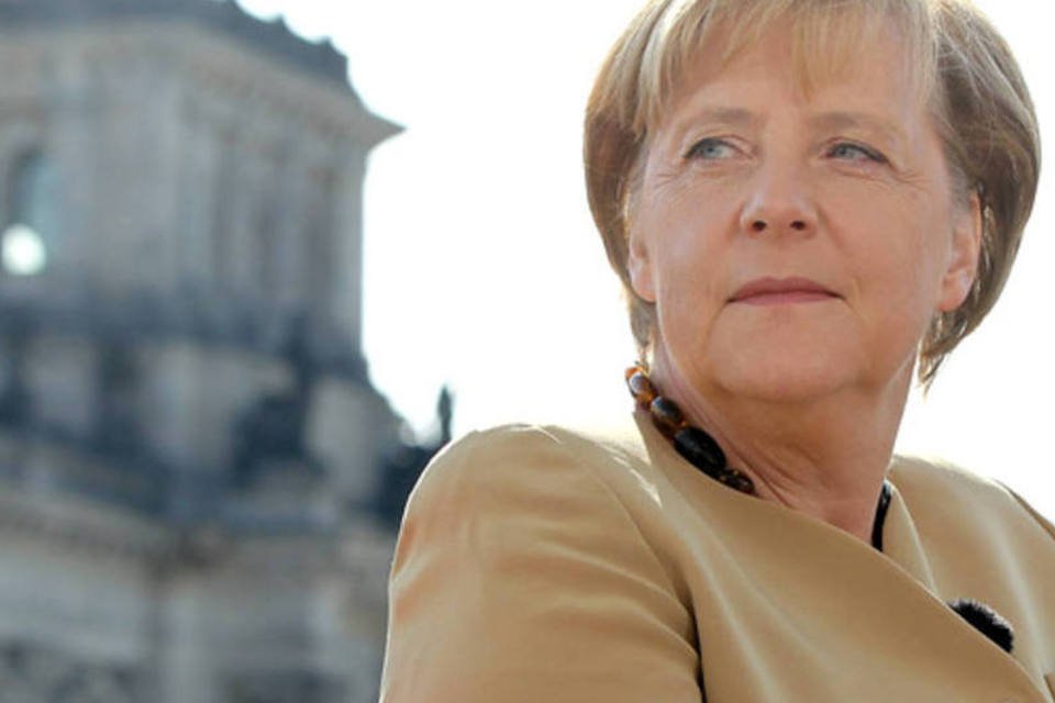 Após férias, Merkel volta à ativa pensando na reeleição