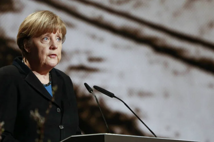 
	Angela Merkel: a chanceler acrescentou que todos os pa&iacute;ses da zona do euro t&ecirc;m o objetivo de manter a Gr&eacute;cia no bloco de moeda &uacute;nica.
 (Hannibal Hanschke/Reuters)