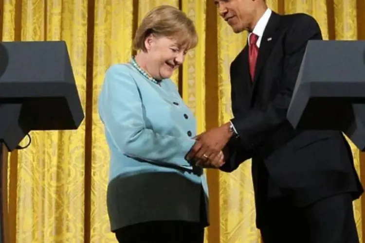 Barack Obama cumprimenta Angela Merkel: luta para impedir a recessão (Alex Wong/Getty Images)