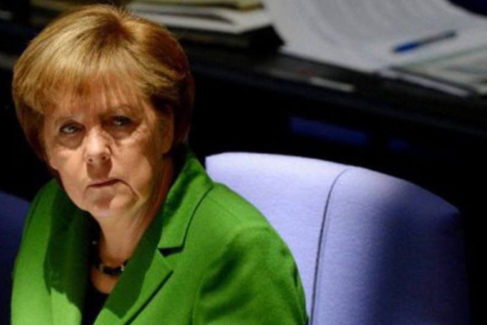 Merkel: saída da Grécia da zona do euro seria catastrófica