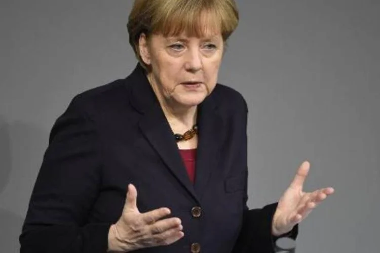 
	Angela Merkel discursa no Parlamento em Berlim: &quot;aqueles que n&atilde;o est&atilde;o fugindo de persegui&ccedil;&atilde;o pol&iacute;tica ou guerra (...) n&atilde;o poder&atilde;o ficar na Alemanha&quot;
 (Tobias Schwarz/AFP)