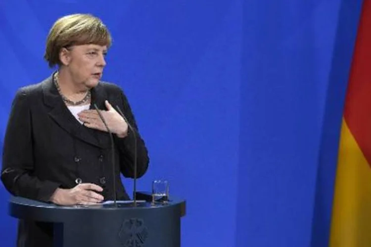 Angela Merkel sobre a dívida grega: chancelaria definiu a notícia como um sinal positivo e destacou os progressos nas negociações entre Atenas e seus credores (Tobias Schwarz/AFP)