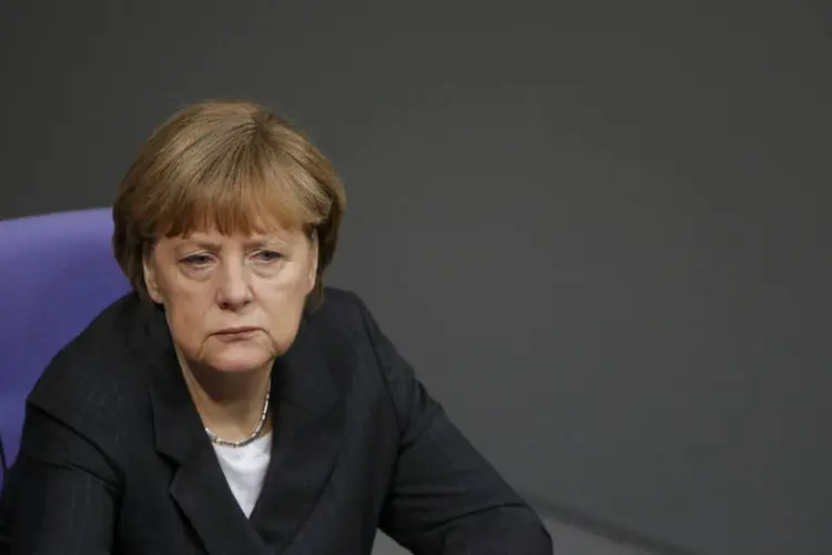 A chanceler da Alemanha, Angela Merkel, atende sessão do parlamento alemão Bundestag, em Berlim (Fabrizio Bensch/Reuters)