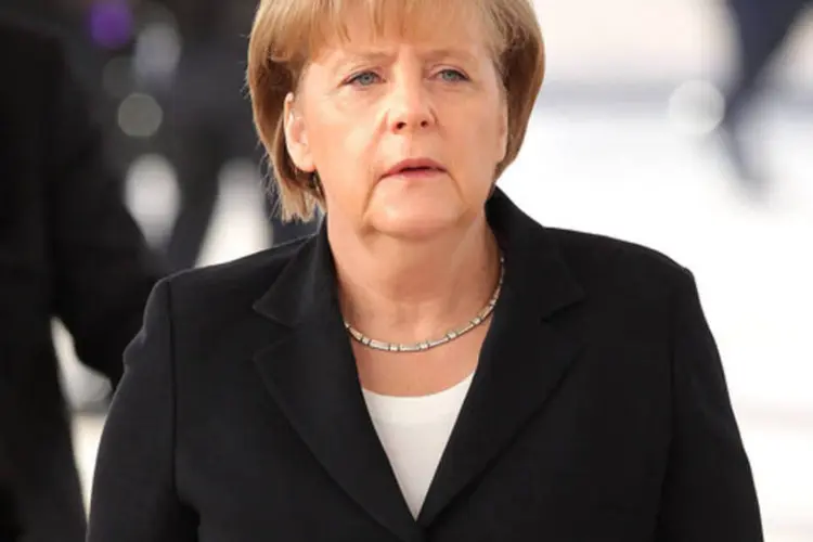 Angela Merkel terá que brigar com as empresas da área para fechar as usinas nucleares (Peter Macdiarmid/Getty Images)