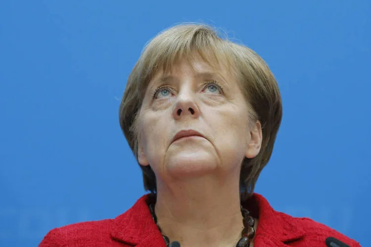 
	Angela Merkel: &quot;os respectivos ministros est&atilde;o a caminho de Berlim, e vamos analisar a situa&ccedil;&atilde;o no &acirc;mbito do Conselho Federal de Seguran&ccedil;a, s&aacute;bado, em Berlim&quot;, diz porta-voz
 (Fabrizio Bensch / Reuters)