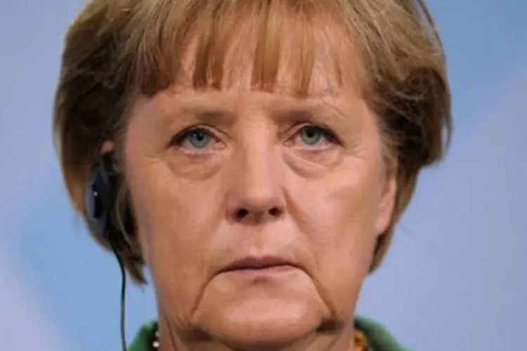 Às vésperas da votação, Merkel disse ser "aceitável" o risco que a Alemanha decidiu enfrentar para aumentar o fundo de 440 bilhões para mais de 1 bilião de euros (Johannes Eisele/AFP)