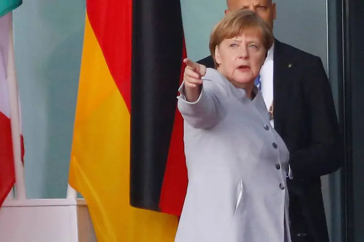 
	Angela Merkel: &ldquo;Para uma Europa de sucesso &eacute; fundamental que as institui&ccedil;&otilde;es e os pa&iacute;ses-membros mantenham os acordos e as promessas&rdquo;
 (Hannibal Hanschke / Reuters)