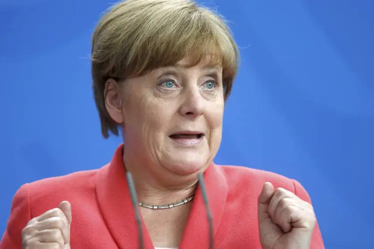 
	Merkel: a chanceler da Alemanha notou que, enquanto o Londres n&atilde;o notificar formalmente a UE de sua inten&ccedil;&atilde;o de deixar o bloco, nada pode avan&ccedil;ar
 (Hannibal Hanschke / Reuters)