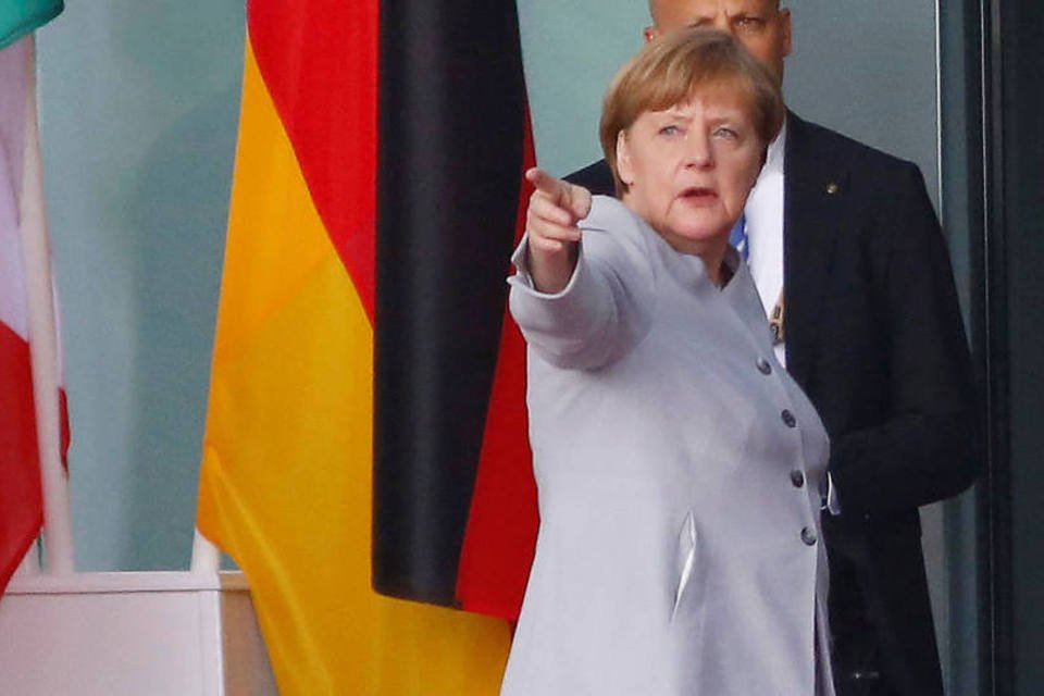 Londres precisa formalizar saída para negociar, diz Merkel
