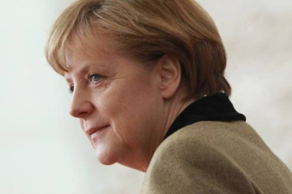 Merkel quer crescimento europeu, mas sem programas de estímulo
