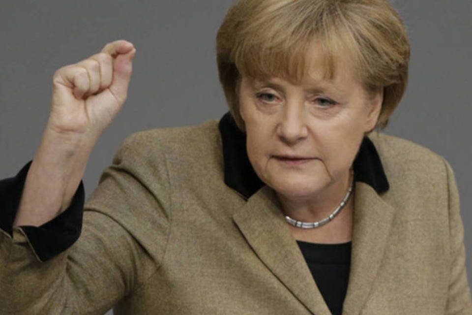 Merkel vê chance de acordo sobre Grécia na segunda