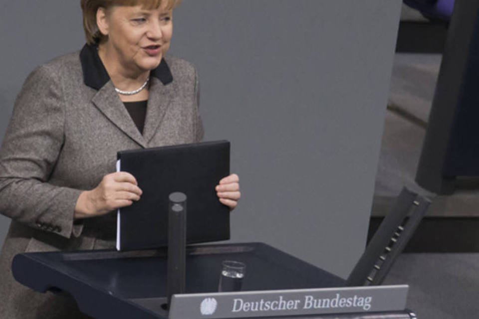 Merkel comemora acordo bancário na UE