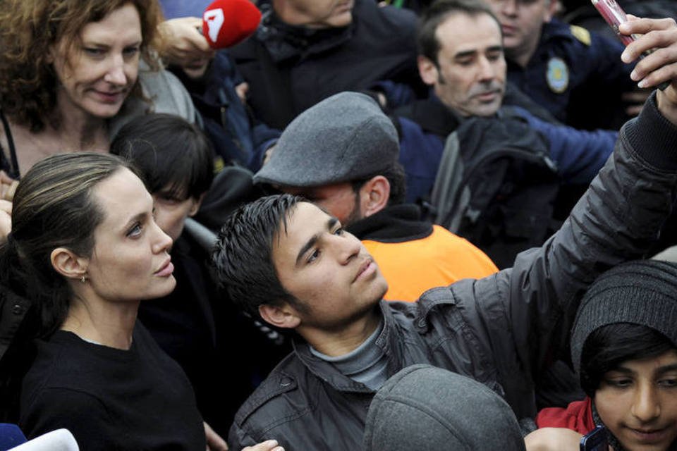 Angelina Jolie visita a Grécia por crise de refugiados