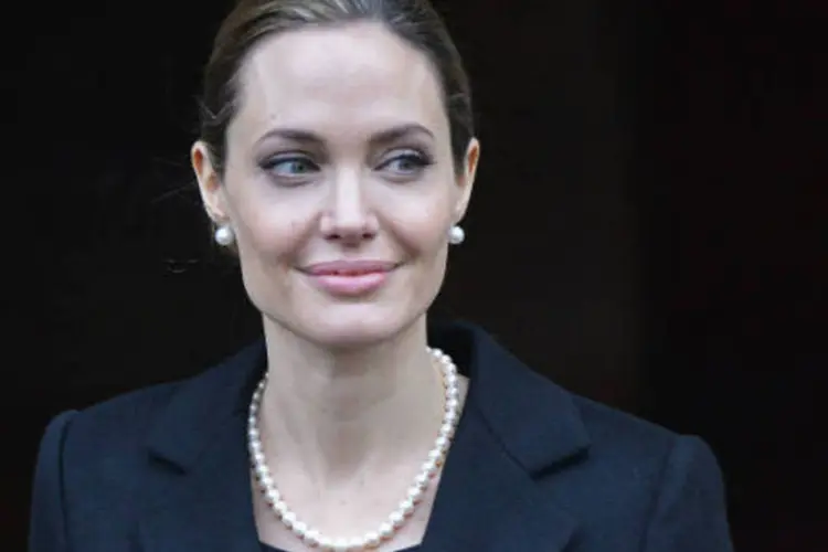 Angelina Jolie: "hoje eu acredito que suas vozes são ouvidas e que finalmente temos alguma esperança para oferecer a elas", disse a atriz sobre as mulheres. (REUTERS/Toby Melville)