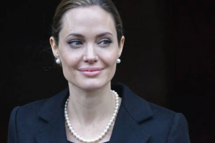 Angelina Jolie: "hoje eu acredito que suas vozes são ouvidas e que finalmente temos alguma esperança para oferecer a elas", disse a atriz sobre as mulheres. (REUTERS/Toby Melville)