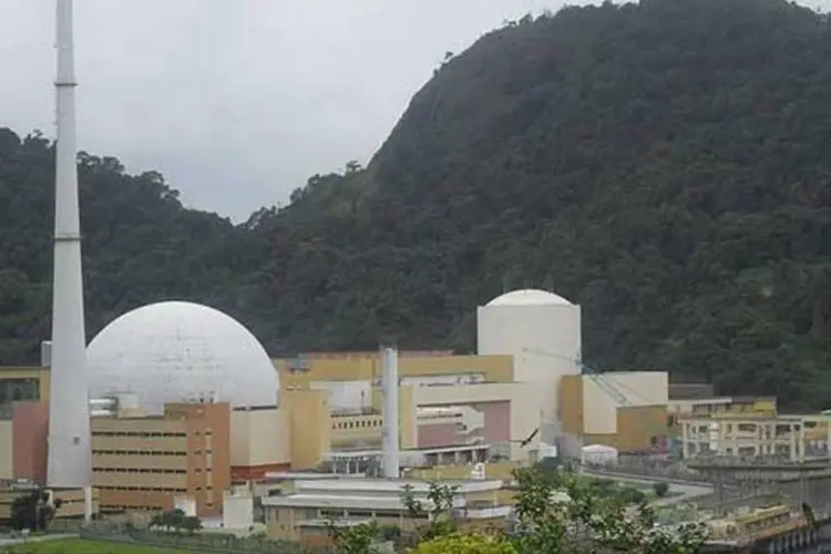 Usinas nucleares Angra 1 e Angra 2: governo tem planos de construir mais usinas (Wikimedia Commons)
