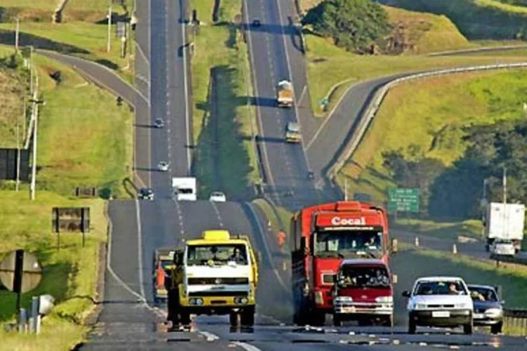 Rodovia Anhanguera: trecho bloqueado na altura de Campinas