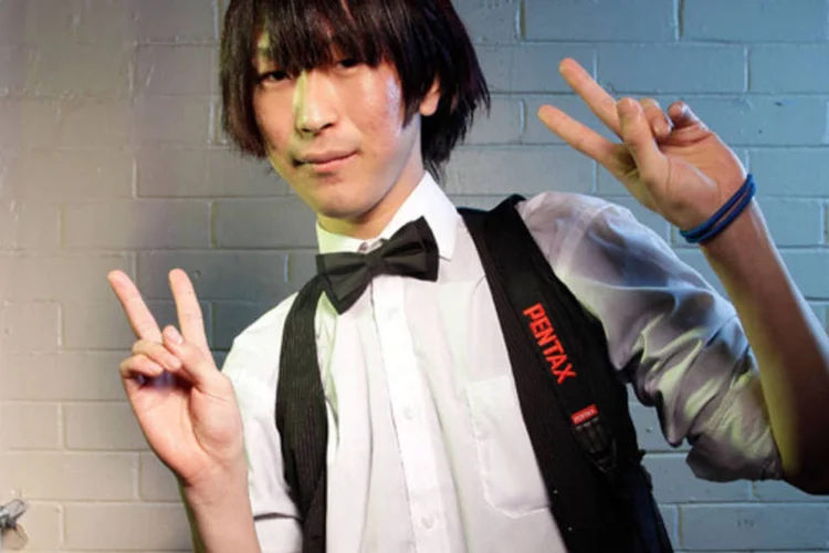 
	Hiroki Mizobuchi, estudante japon&ecirc;s, na feira Hyper Japan, em Londres: em 2011, os homens japoneses de at&eacute; 34 anos gastaram uma m&eacute;dia de R$ 279 em produtos de beleza, 33% a mais que em 2010
 (Matthew Lloyd/Getty Images)