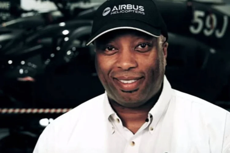 
	Boeing: &ldquo;As 150 mil pessoas do Grupo Airbus tem apenas uma coisa a dizer: Parab&eacute;ns! Feliz anivers&aacute;rio de 100 anos&quot;
 (Reprodução / YouTube)