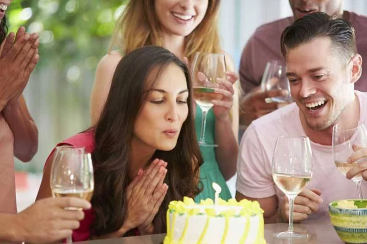 
	Festa de anivers&aacute;rio: at&eacute; agora, para usar a can&ccedil;&atilde;o &quot;Happy Birthday to You&quot; com fins lucrativos, era preciso pagar direitos a Warner
 (monkeybusinessimages/Thinkstock)