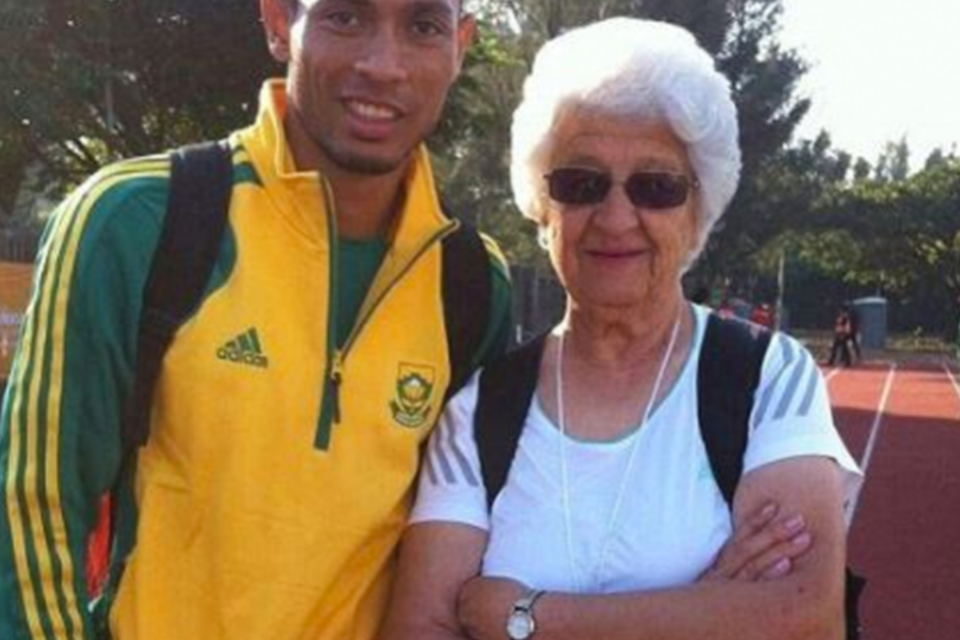 Anna Botha: "você nunca fica velho demais para aprender. Eu continuo amando o que faço e continuo amando os meu atletas" conta a treinadora (Reprodução/Twitter @WaydeDreamer)