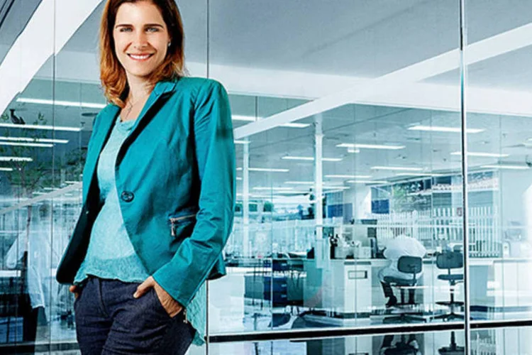 Anna Carolina Frazão, gerente de aquisição de talentos da Bristol-Myers Squibb: ela pesquisa detalhes dos candidatos pelas redes sociais  (Omar Paixão)