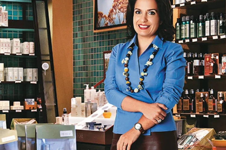 Anna Chaia, presidente da L’Occitane: oito meses para encontrar um executivo de RH ideal para seu negócio
 (Foto Loja: Omar Paixão, Foto personagem: Raul Junior)