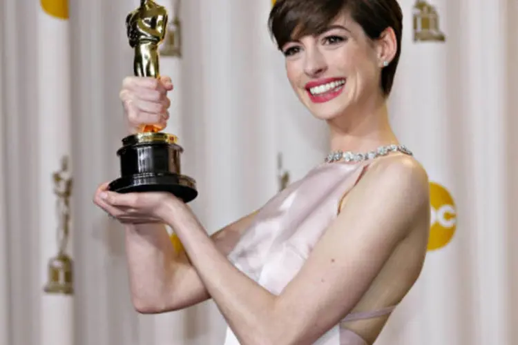 Anne Hathaway ganhou o Oscar de Melhor Atriz Coadjuvante por seu papel em "Os Miseráveis"  ( REUTERS / Mike Blake)