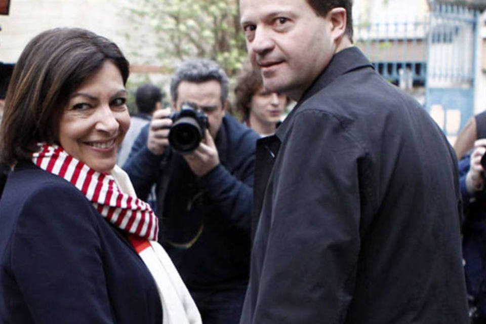Quem é Anne Hidalgo, a primeira mulher a comandar Paris