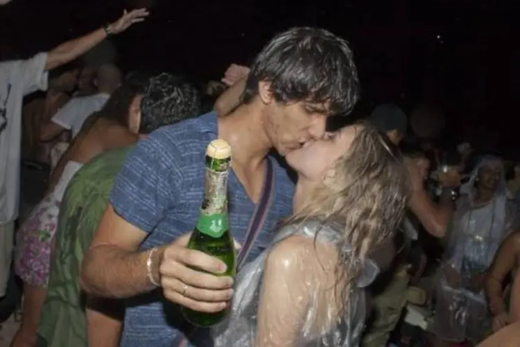 Brasileiros não pouparam empolgação, e nem beijos, na chegada de 2012 (Konrad Fiedler/Getty Images)