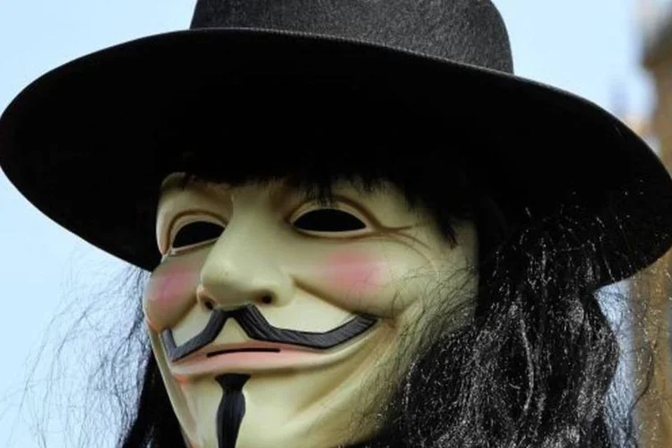 
	Anonymous: ap&oacute;s atentado ao Charlie Hebdo, grupo de hackers vem atacando radicais isl&acirc;micos por meio da internet
 (Dan Kitwood/Getty Images)