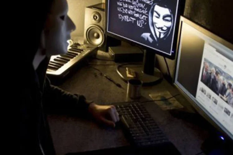 
	Anonymous: &quot;voc&ecirc;s s&atilde;o desprez&iacute;veis, criminosos, s&atilde;o mais que extremistas, s&atilde;o mais que um grupo de &oacute;dio&quot;, disse membro do Anonymous
 (Jean-Philippe Ksiazek/AFP)
