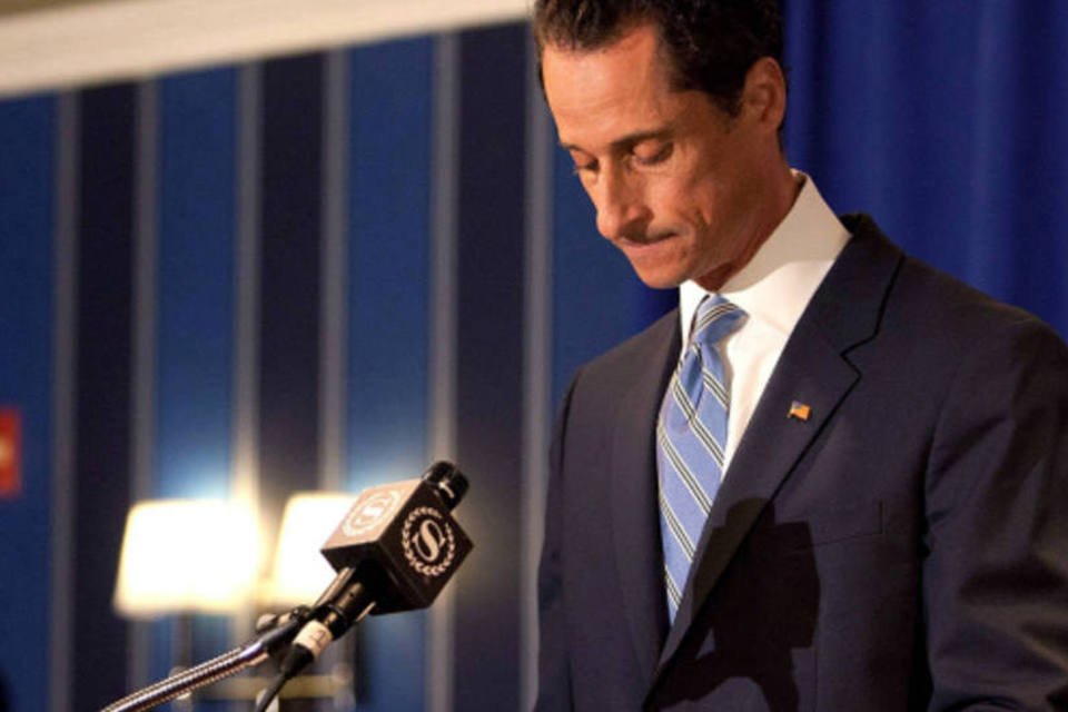 Congressista americano Anthony Weiner apresenta carta de renúncia