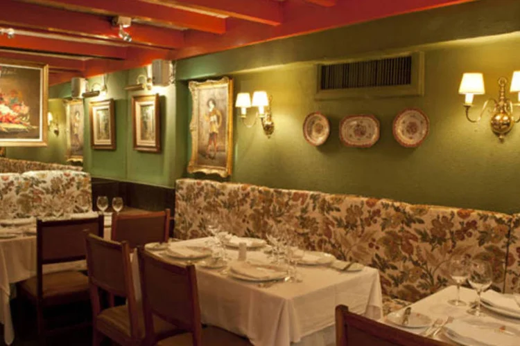 
	Restaurante Antiquarius, no Leblon: inspe&ccedil;&otilde;es sanit&aacute;rias identificaram cinco quilos de escargot com data de validade vencida
 (FERNANDO LEMOS)