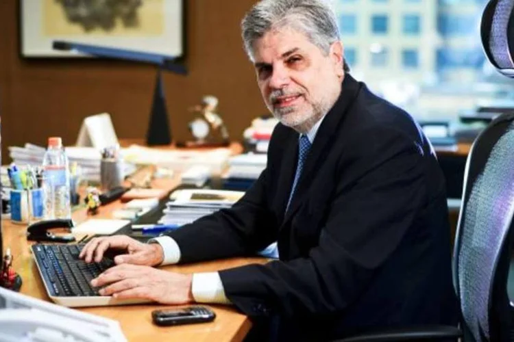 
	Antonio Carlos Valente, presidente da Telef&ocirc;nica/Vivo, disse que plano de investimentos da companhia deve aportar por volta de R$ 24 bilh&ocirc;es no pa&iacute;s entre 2011 e 2014
 (Alexandre Battibugli/INFO EXAME)