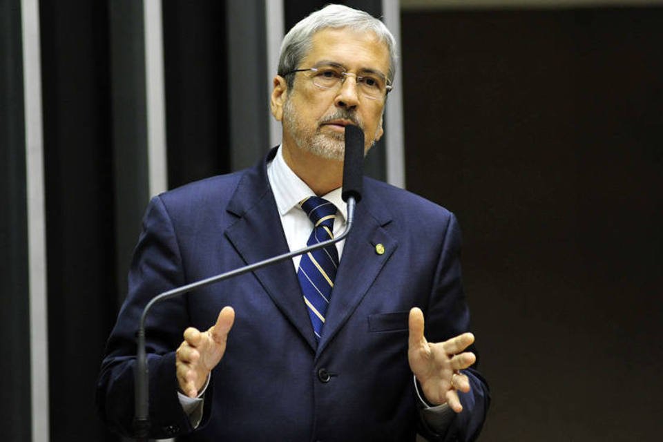 Para Imbassahy, Gilberto Carvalho é "primeiro réu confesso"