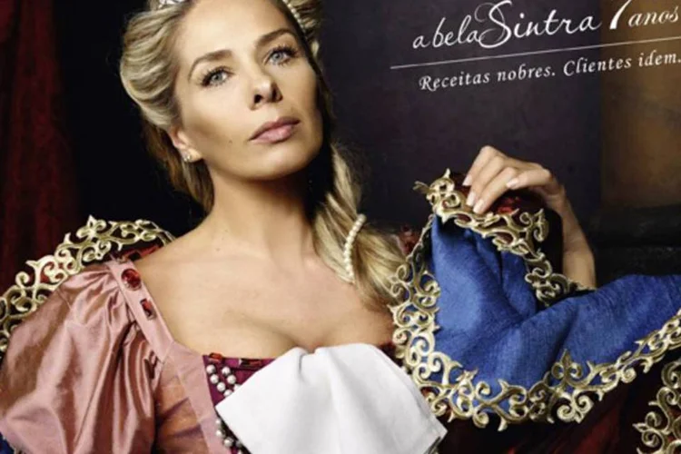 Adriane Galisteu é caracterizada como membro da família real portuguesa (Divulgação)