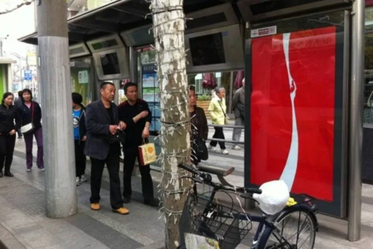O poster para Coca-Cola foi criado por Jonathan Mak, designer chinês famoso pelo tributo a Steve Jobs (Flickr/Ogilvy China)