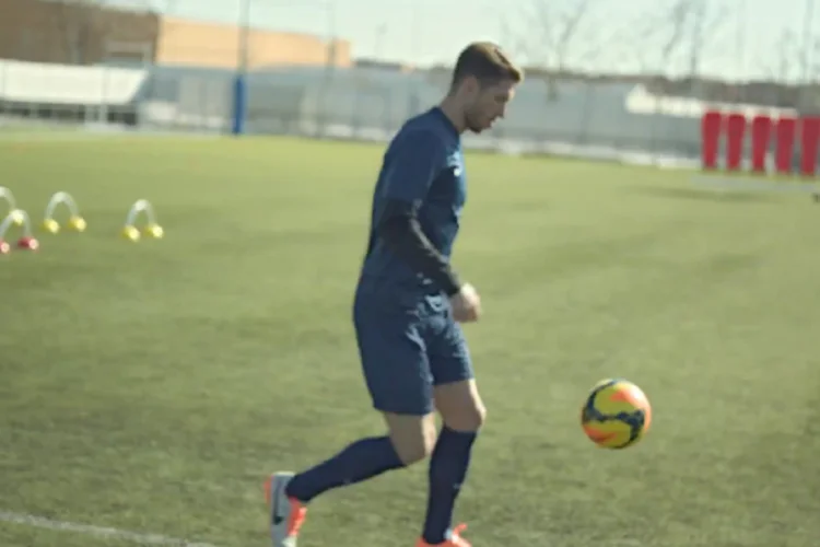 O suor "faz mágica" em novo comercial da Gatorade: agência resolveu mostrar o que está por trás do momento mágico que alguns jogadores protagonizam no jogo (Divulgação)