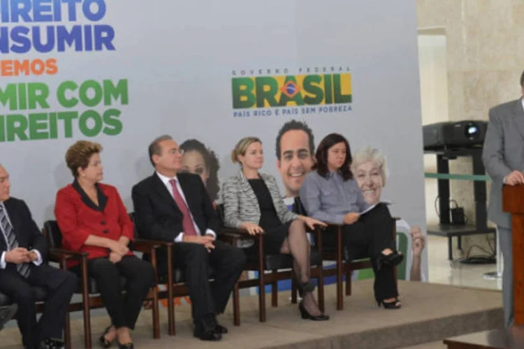 O ministro da Justiça, José Eduardo Cardozo, fala durante cerimônia de anúncio do Plano Nacional de Consumo e Cidadania (ABr)