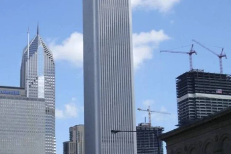 Sede da Aon em Chicago: no centro da foto. Dez oportunidades de estágio para universitários brasileiros (Wikimedia Commons)