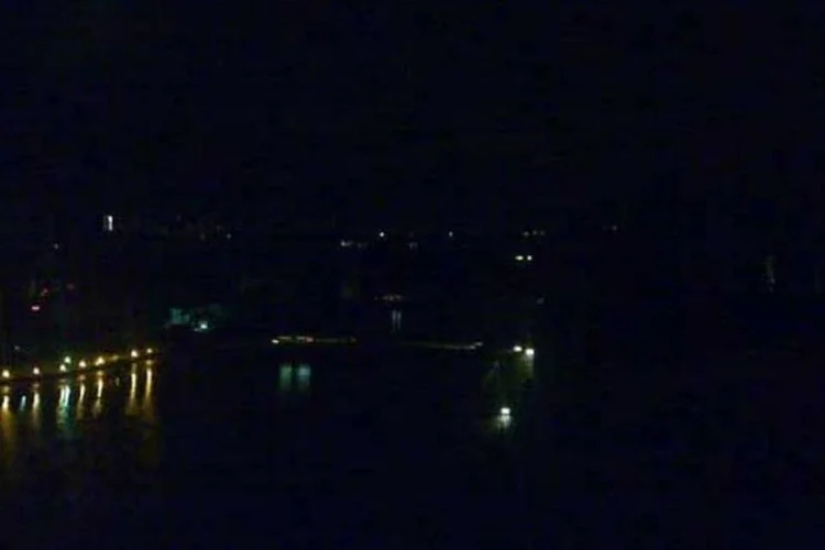 
	Recife, durante o apag&atilde;o em 2011: os nove estados do Nordeste e parte do Norte ficaram sem energia el&eacute;trica na madrugada de hoje
 (Reprodução/Twitter)