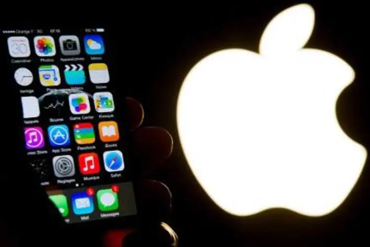 A empresa americana Apple negocia com grupos de televisão acordos que permitam o lançamento de um serviço pago de TV na internet (Philippe Huguen/AFP)