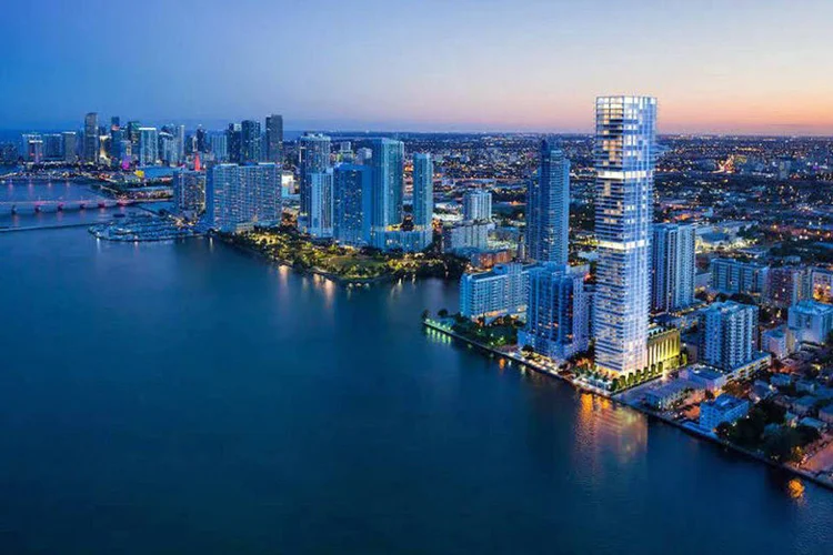 Miami: polícia pediu que a população se mantenha afastada da Ocean Drive (Divulgação)