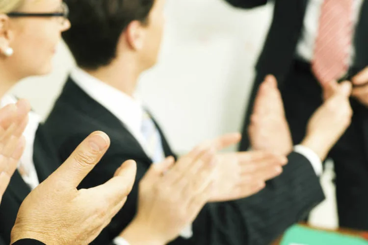 
	Aplausos: voc&ecirc; sabe como fazer um bom pitch para um investidor ou uma aceleradora?
 (Arne Trautmann/Thinkstock)