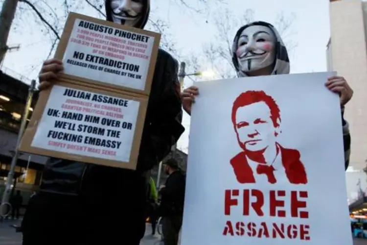 Apoiadores de Julian Assange em Sydney, na Austrália (Daniel Munoz/Reuters)